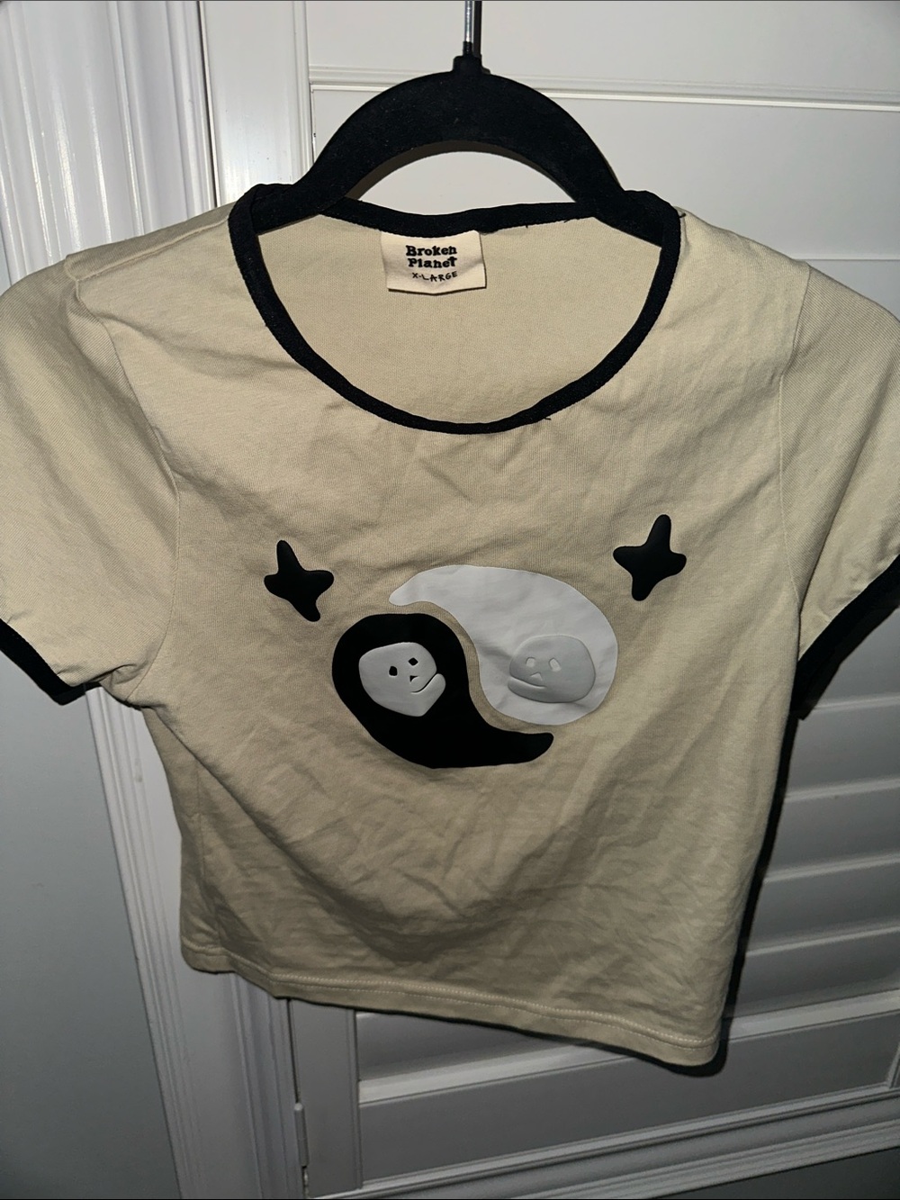 Broken Planet Market Women’s Baby Tee size XL